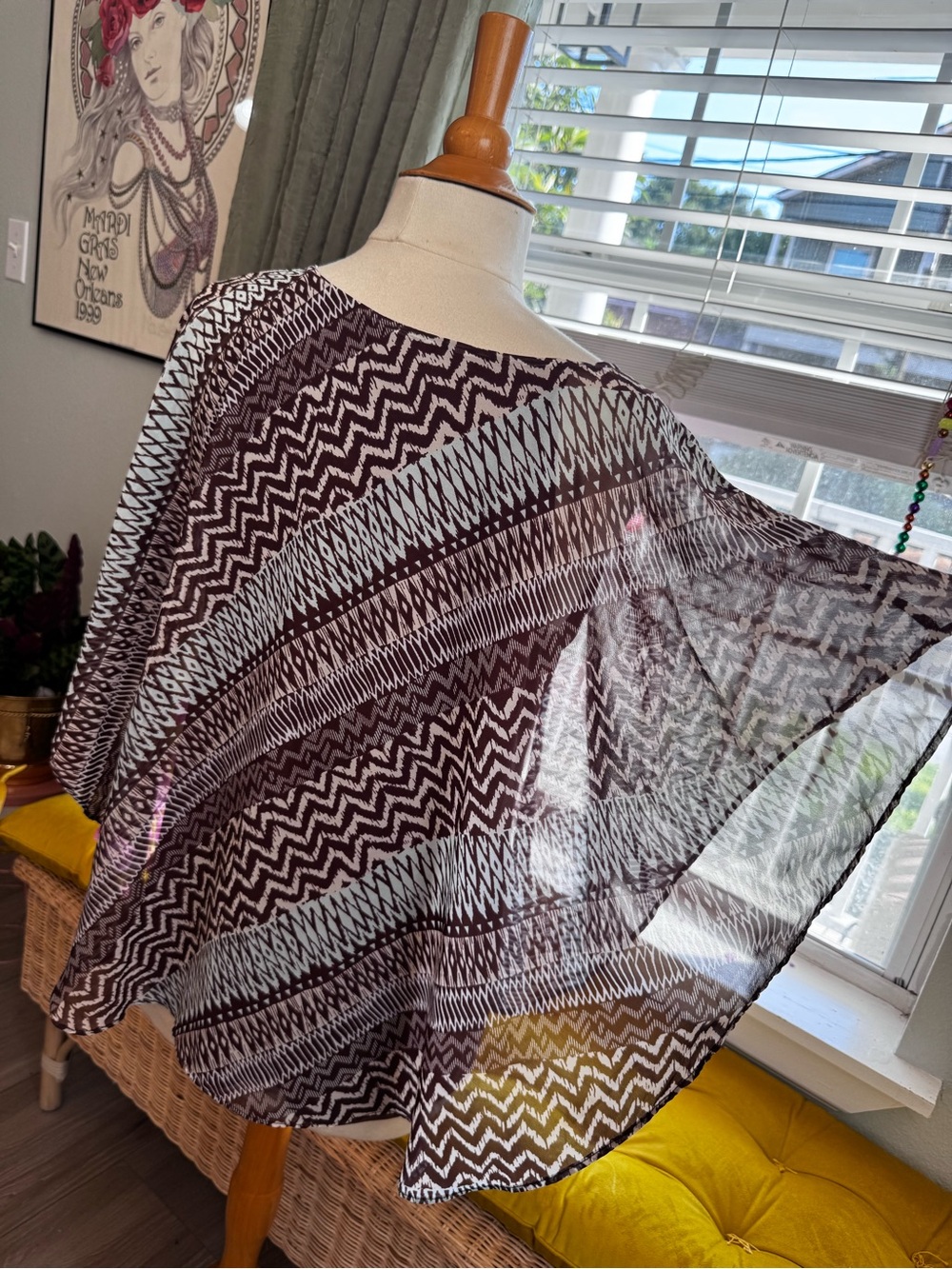 Sheer Chevron Print Poncho Top - Black & White - Picture 6 of 9